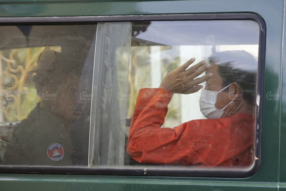 Unionist Rong Chhun arrives at the Supreme Court in Phnom Penh on November 25, where his bail application was rejected by the high court. Panha Chhorpoan