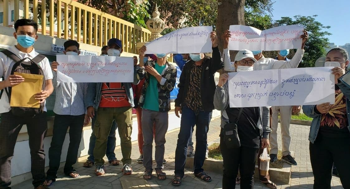 Workers from the Sofitel Phnom Penh Phokeethra protested in front of the Labor Ministry on Tuesday, demanding fair compensation after their contracts were terminated in August. CTWUF