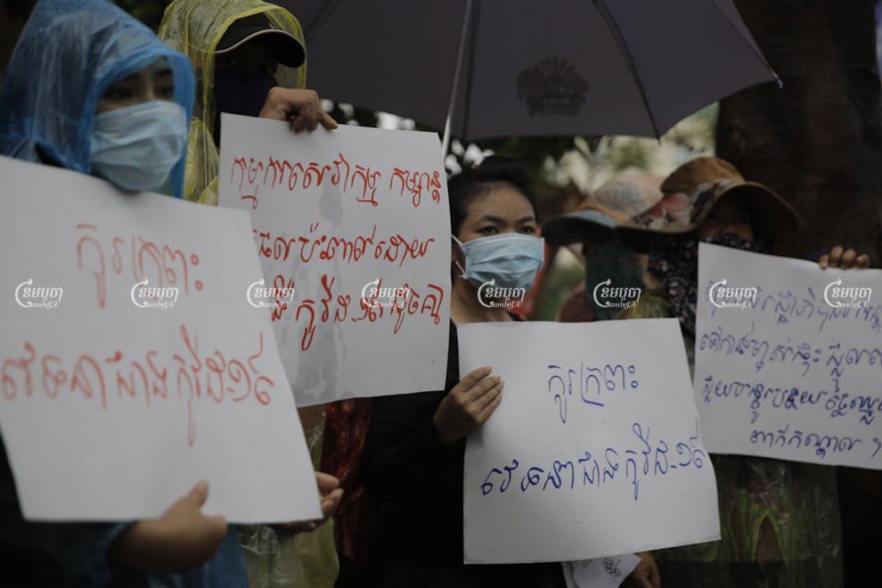 Entertainment industry workers who lost their jobs, after the government shut down KTVs, casinos and theaters in the wake of Covid-19, gather in front of the Labor Ministry on June 10 to submit a petition asking for monetary support. Panha Chhorpoan