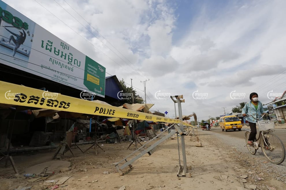 Health Officials closed off a market in Kandal province’s Kandal Steung district after an infected person visited the market. Panha Chhorpoan