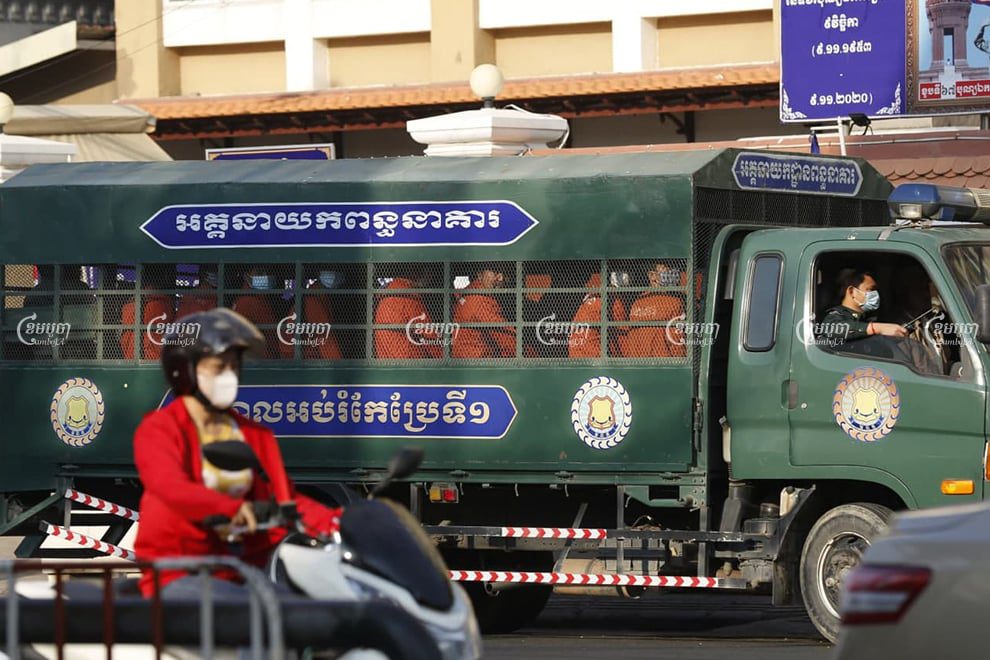 A Prisons Department vehicle with jailed unionist Rong Chhun enters the Phnom Penh court on Friday. Panha Chhorpoan