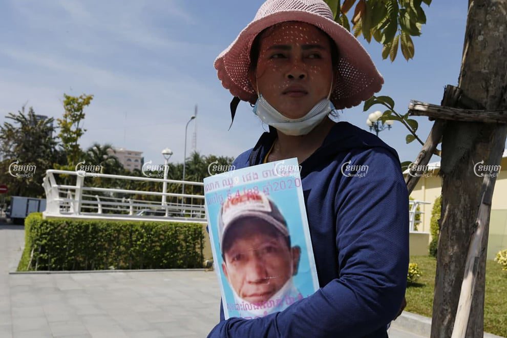 Dos Kimteang stands with an image of her jailed husband outside the U.S. Embassy in Phnom Penh on January 8. Panha Chhorpoan