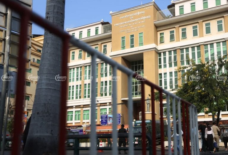 A Prisons Department vehicle brings Rong Chhun and other prisoners to the Phnom Penh Municipal Court on February 17. CamboJA/ Pring Samrang