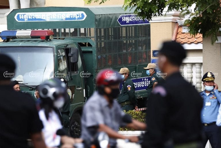 A Prisons Department vehicle brings prisoners to the Phnom Penh Municipal Court on February 16. Panha Chhorpoan