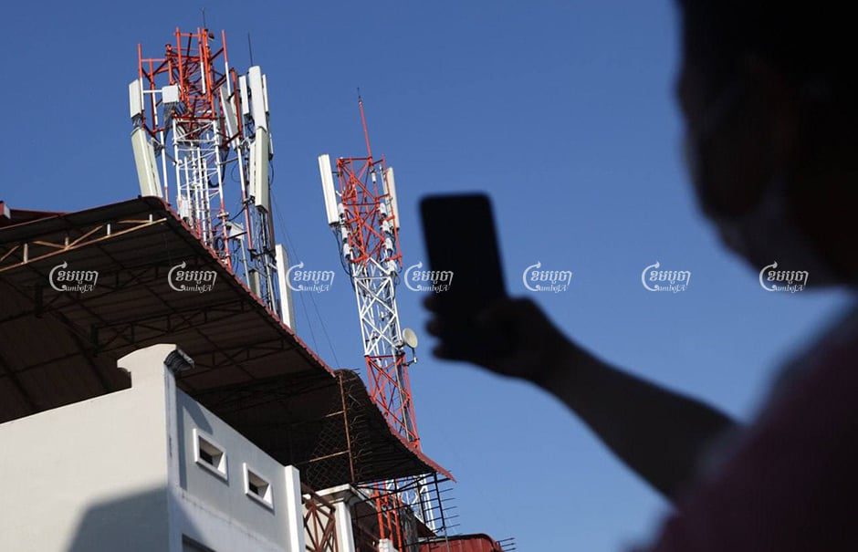 A local ISP has raised concerns over new costs and network reliability issues with the national internet gateway, which was decreed in a government directive last week. CamboJA/Pring Samrang