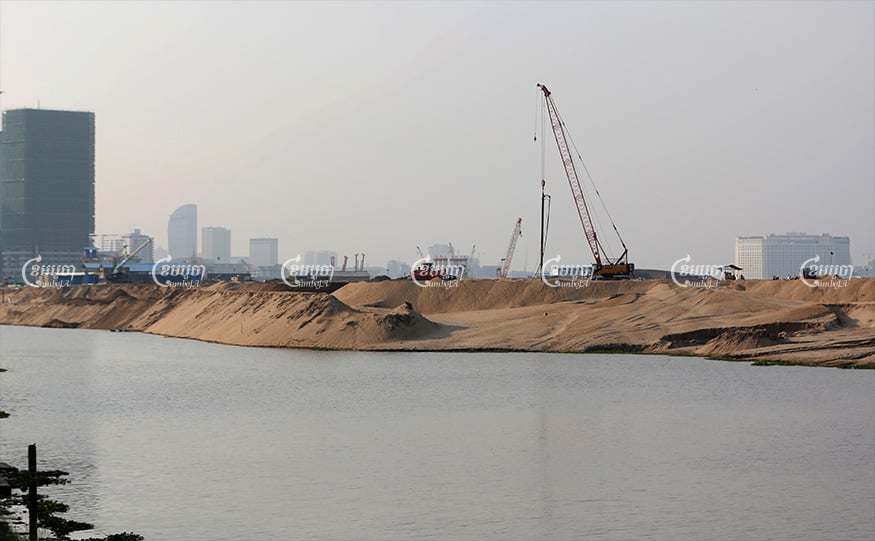 Landfill at Koh Norea, across from Koh Pich, which is being expanded into a massive satellite city. Panha Chhorpoan