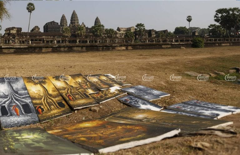 Art works for sale at the Angkor temples in Siem Reap, February 17, 2017. CamboJA/Pring Samrang