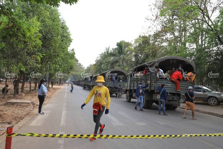 Siem Reap authorities check body temperatures of migrant workers who are being transported to quarantine centers in their home provinces. Panah Chhorpoan