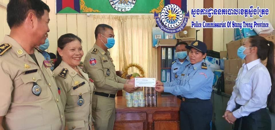 Stung Treng police hand over money and gifts to Siem Pang police officer Sithung Sokha after initially reprimanding her for breastfeeding on the job and in public. Facebook