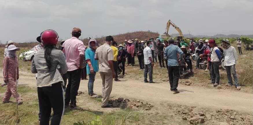 Kampot villagers clash with security guards from So Nguon’s company on March 15, where two villagers were injured. Facebook
