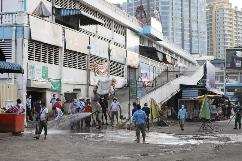 Authorities and security guards clean at O'Russei Market, which was closed Sunday after vendors and security guards tested positive for COVID-19, in Phnom Penh, April 4, 2021. CamboJA/ Pring Samrang