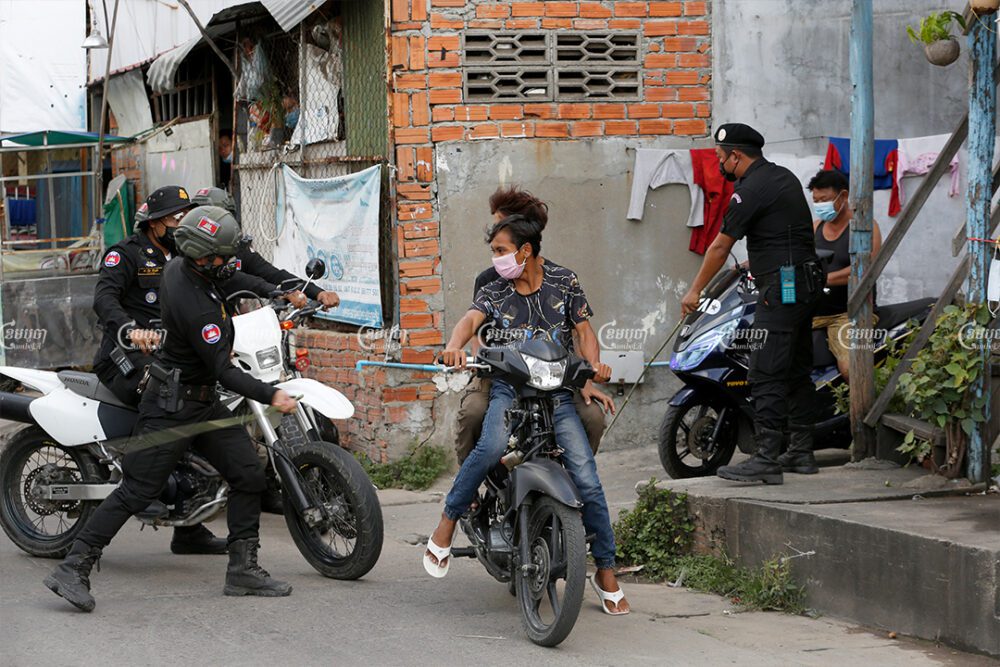 Police patrols have been keeping residents in their homes in the Stung Meanchey I commune, one of seven areas designed as "red zone" lockdown site. Videos shared on social media have shown police beating people with bamboo sticks to force them into their homes, April 21, 2021. CamboJA/ Panha Chhorpoan