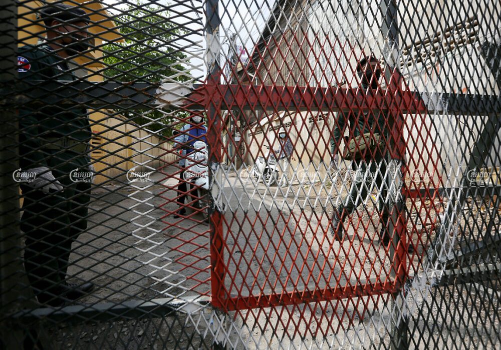 Residents approach barricades in a locked down area in Meanchey district's Stung Meanchey I commune, in Phnom Penh, April 12, 2021. CamboJA/ Pring Samrang