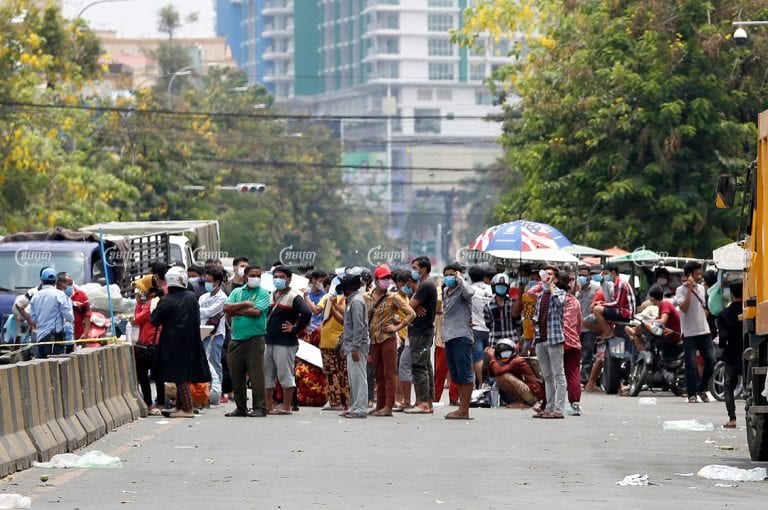 Vendors from Doeumkor market wait to be tested for COVID-19 in Phnom Penh, April 17, 2021. CamboJA/ Panha Chhorpoan