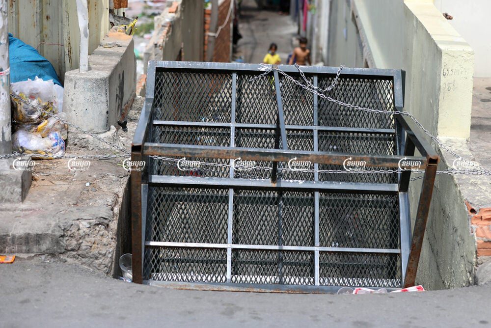 A barricade blocks a small street leading to a red zone village at the Stung Meanchey II commune, Meanchey district in Phnom Penh, May 19, 2021. CamboJA/ Pring Samrang