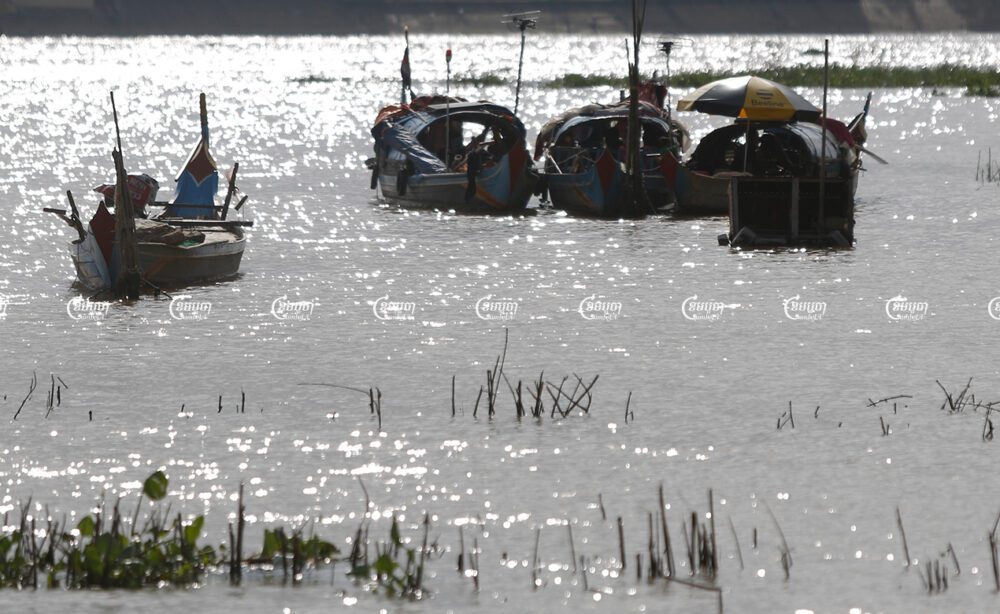 Fishing boats on the Tonle Sap River in Phnom Penh. Picture taken on October 26, 2017. CamboJA/ Pring Samrang