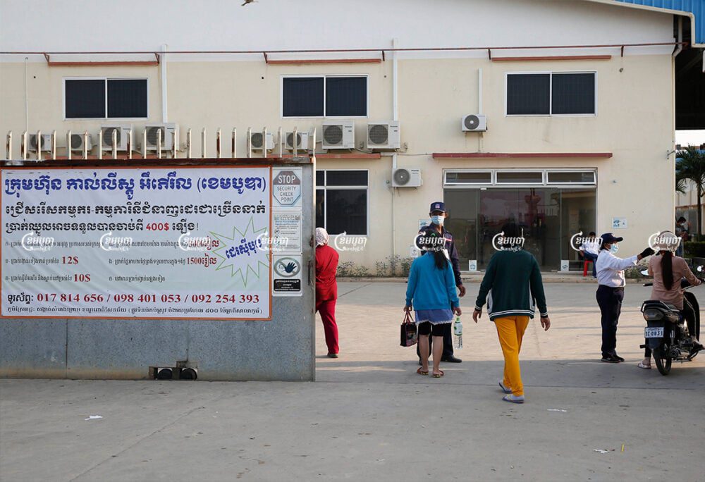 Barricades block a street in a red zone in Stung Meanchey I commune, April 29. CamboJA/ Pring Samrang