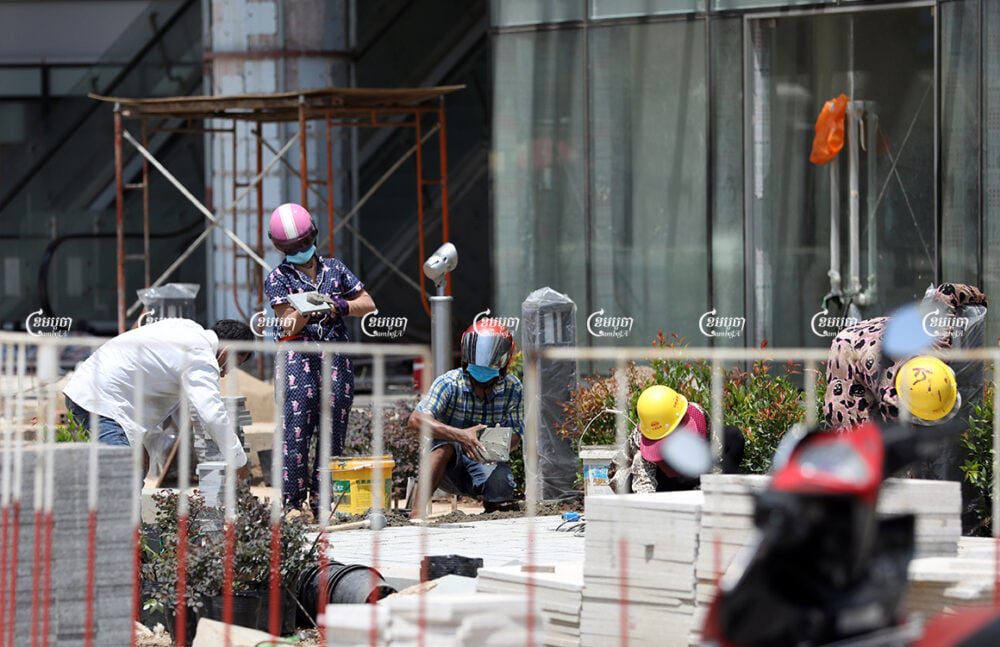 Workers work at a construction site in Phnom Penh, May 19, 2021. CamboJA/ Pring Samrang