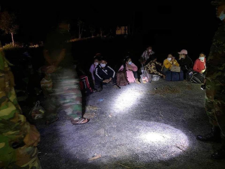 Cambodian armed forces and military police crack down on illegal border crossings to Thailand. Photo taken from TVK on May 10.