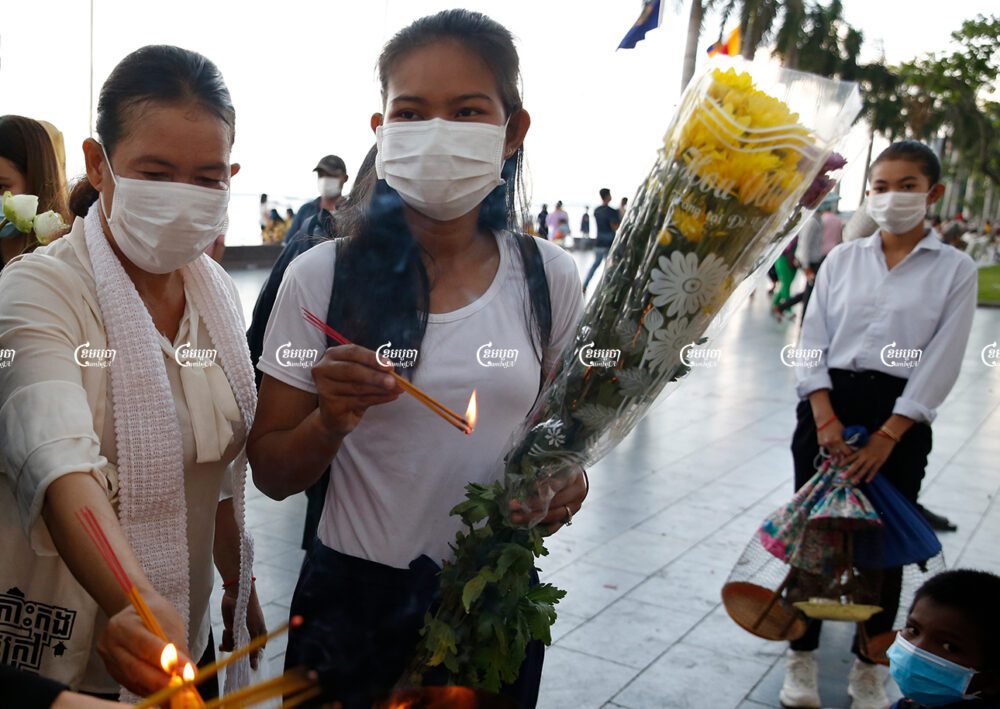 Family members of imprisoned environmental activists pray at Preah Ang Dongker in front of the royal palace for the release of their kin from jail, in Phnom Penh, June 3, 2021. CamboJA/ Panha Chhorpoan