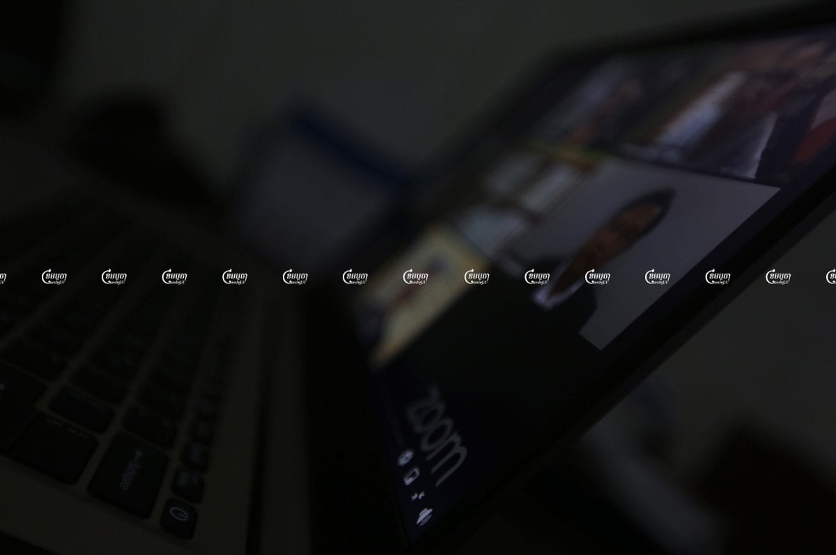Zoom users having a meeting on the app in Phnom Penh, June 28. CamboJA/ Pring Samrang