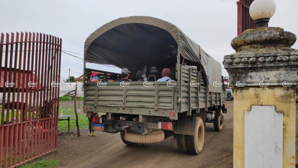 A military truck carrying returning migrant workers from Thailand to a quarantine center in Banteay Meanchey province on June 10, 2021. CamboJA/ Vann Vichar