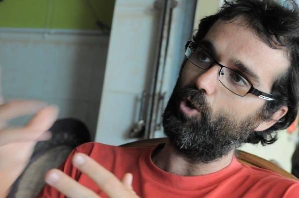 Mother Nature founder Alejandro Gonzalez-Davidson was summoned by the Phnom Penh municipal court to attend his trial despite still being banned from entering Cambodia.