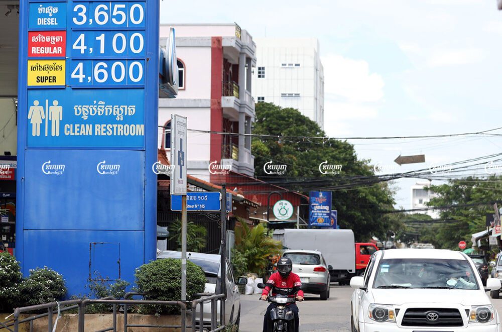 Motorists drive past a gasoline station in Phnom Penh, July 19, 2021. CamboJA/ Pring Samrang