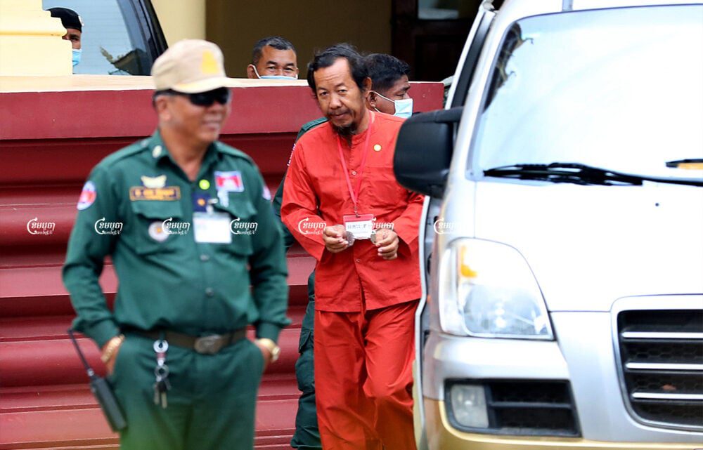 Rong Chhun leaves the Supreme court on November 11, 2020. CamboJA/ Panha Chhorpoan