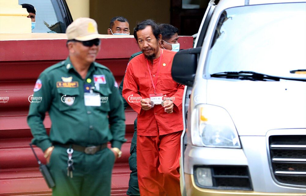 Rong Chhun leaving the Supreme Court in November 2020. CamboJA/ Panha Chhorpoan