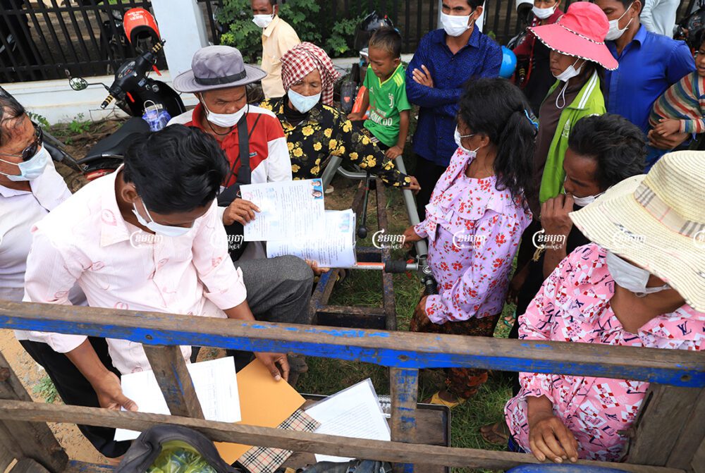 Villagers from Banteay Srei district protested outside the Siem Reap Provincial Hall on Monday asking for a fair resolution to a land dispute they an entangled in since 2005 with the Apsara National Authority. CamboJA/ Panha Chhorpoan