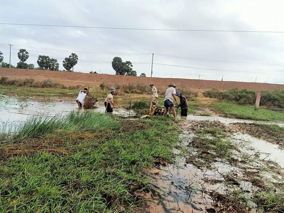 Lor Peang villagers block part of Boeng Pur to store water in 2020. Supplied