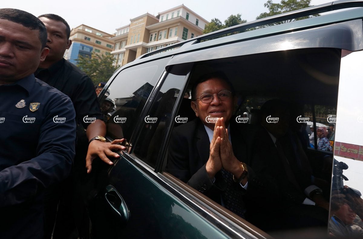 Former opposition leader Kem Sokha greets onlookers as he leaves the Phnom Penh Municipal Court. Picture taken on January 16, 2020. CamboJA/ Pring Samrang