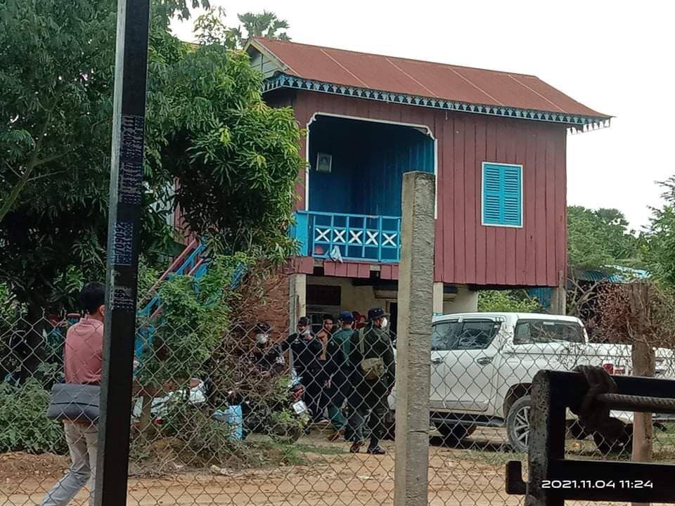 Kandal provincial authorities began to measure people's houses as a part of a survey to provide them with compensation in connection with a long-running land dispute caused by the new airport development, photo taken on November 4. Photo Supplied