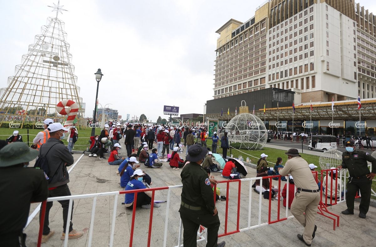 NagaWorld employees continue their strike in front of the hotel-casino complex in Phnom Penh. Photo taken on December 22, 2021. CamboJA/ Pring Samrang