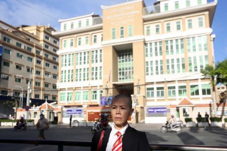Human rights activist and attorney Seng Theary arrives for a hearing at the Phnom Penh Municipal Court, December 28, 2021. CamboJA/ Pring Samrang