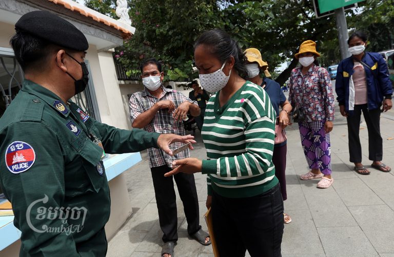 Land activist Oum Sophy and other villagers from the Lor Peang community submit a petition at the Ministry of Interior to approve Boeng Pur lake as a protected site. Photo taken September 10, 2021. CamboJA/ Pring Samrang