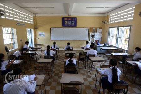 Students back in class after in-person instruction resumed in Phnom Penh. Picture taken November 1, 2021. CamboJA/ Pring Samrang