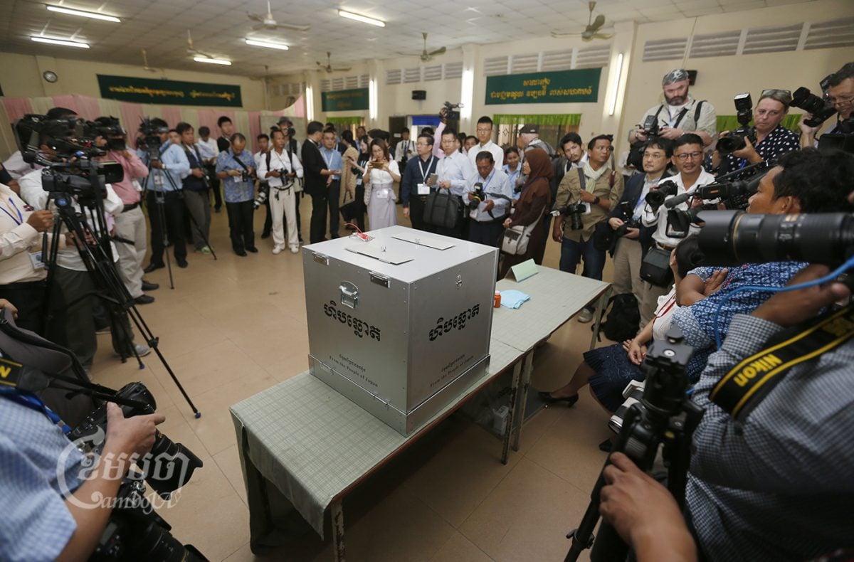 Journalists gather at a polling station during the previous general elections in Takhmao, Kandal province. Picture taken on July 29, 2018. CamboJA/Pring Samrang