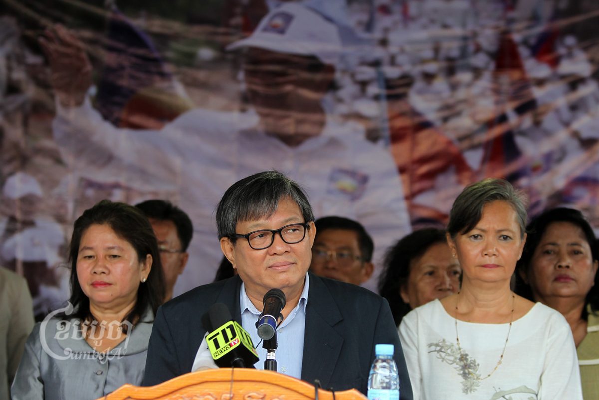 Former CNRP lawmaker Son Chhay speaks during a news conference in Phnom Penh, September 25, 2017. CamboJA/Pring Samrang
