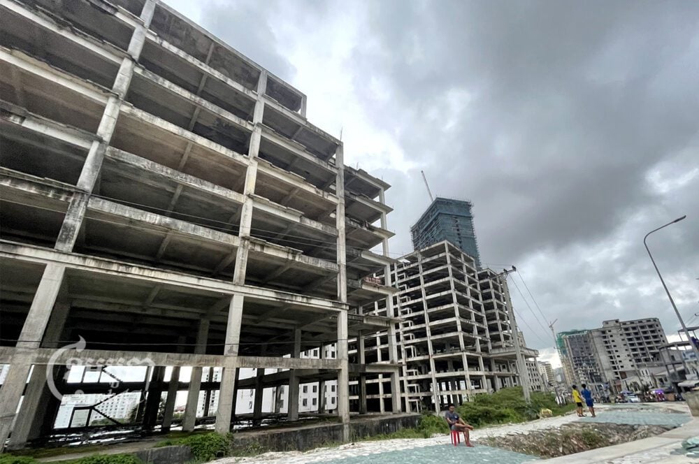 A construction site in Sihanoukville province, has been left unfinished for nearly two years. Many Chinese investors left town due to COVID-19. Picture taken August 23, 2022. CamboJA/ Pring Samrang