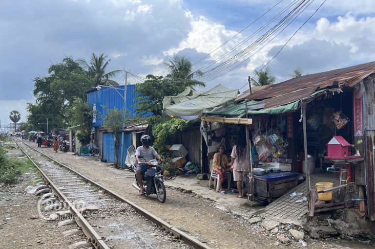 A community under threat of eviction along railroad tracks in Boeng Kak II commune, Tuol Kork district in Phnom Penh on October 3, 2022. CamboJA/ Pring Samrang