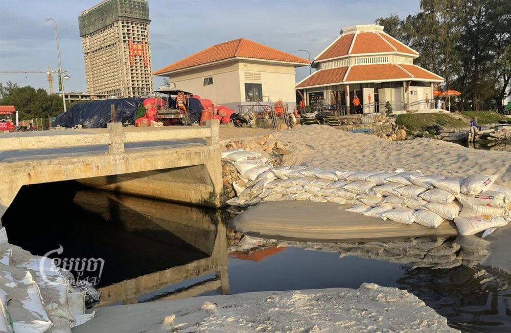 The drainage system at Sihanoukville’s O’Chheau Teal Beach sends wastewater into the ocean, in November 2022. CamboJA/Sorn Sarath