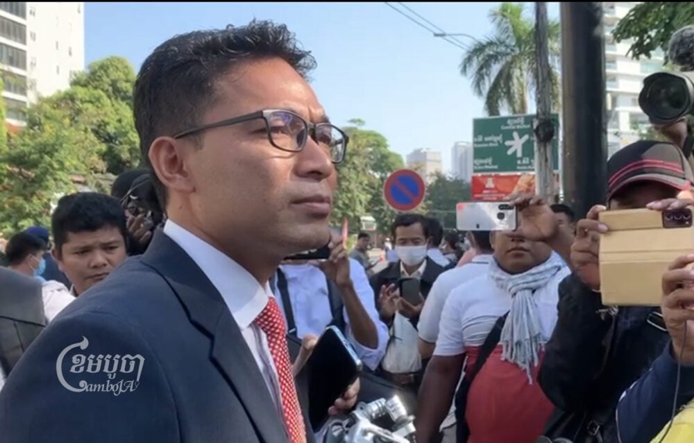 Yim Sinorn in front of the Phnom Penh municipal court on the day of Kem Sokha’s verdict on March 3, 2023. (CamboJA/Sovann Sreypich)