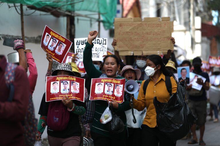 About 100 farmers from other provinces marched to the Interior Ministry on Monday calling for the release of Coalition of Cambodian Farmers Community (CCFC) president Theng Savoeun and his two colleagues. (Photo: Licadho Facebook)