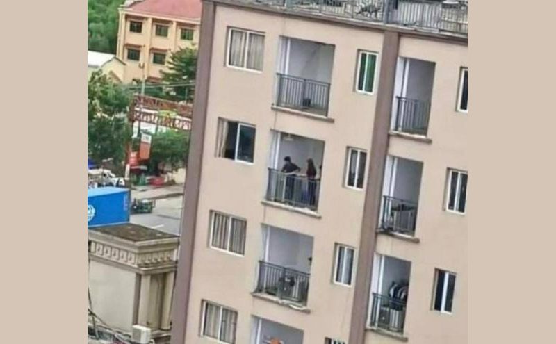 Dozens of Vietnamese people allegedly trapped inside a casino building in Svay Rieng province’s Bavet city, July 19, 2023; the photo has been cropped by CamboJA. (National Police website)