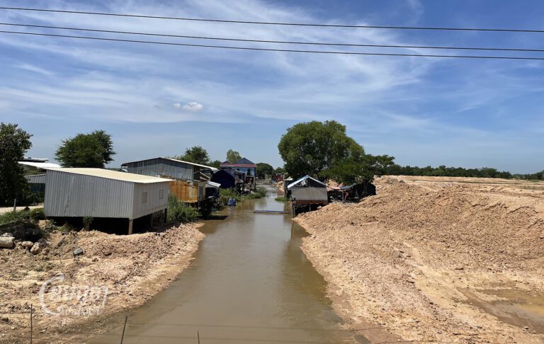 Houses along a canal in Kandal Stung district’s Ampov Prey village, affected by the new airport project. (CamboJA/ Phon Sothyroth)