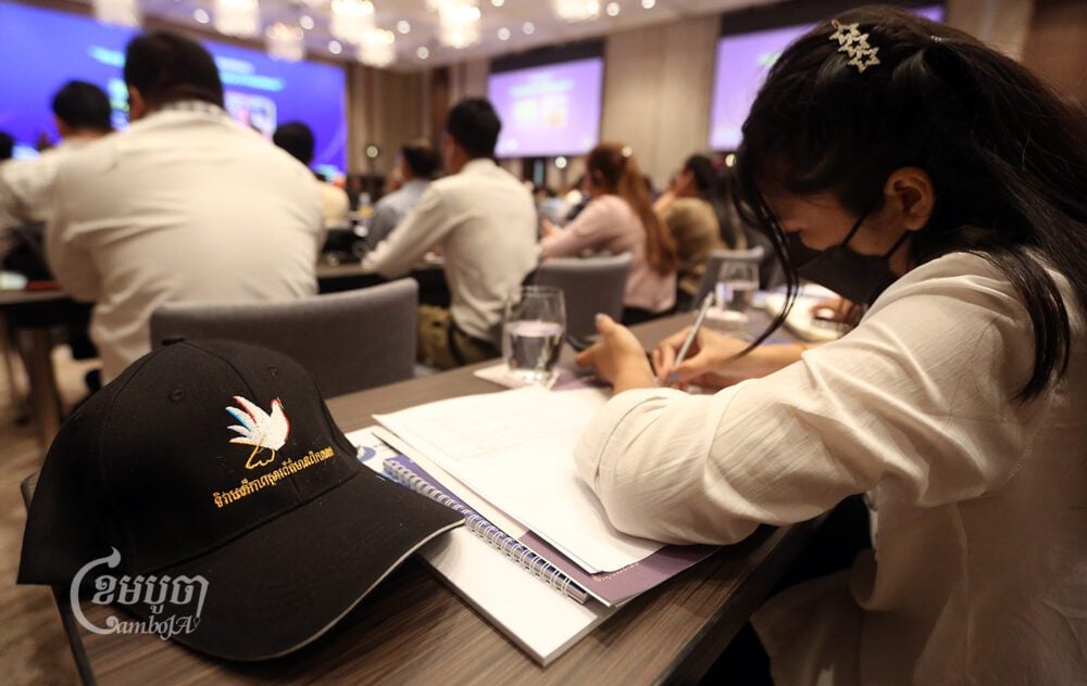 Members of civil society groups, government representatives and journalists celebrate World Press Freedom Day in Phnom Penh on May 2, 2023. (CamboJA/Pring Samrang)