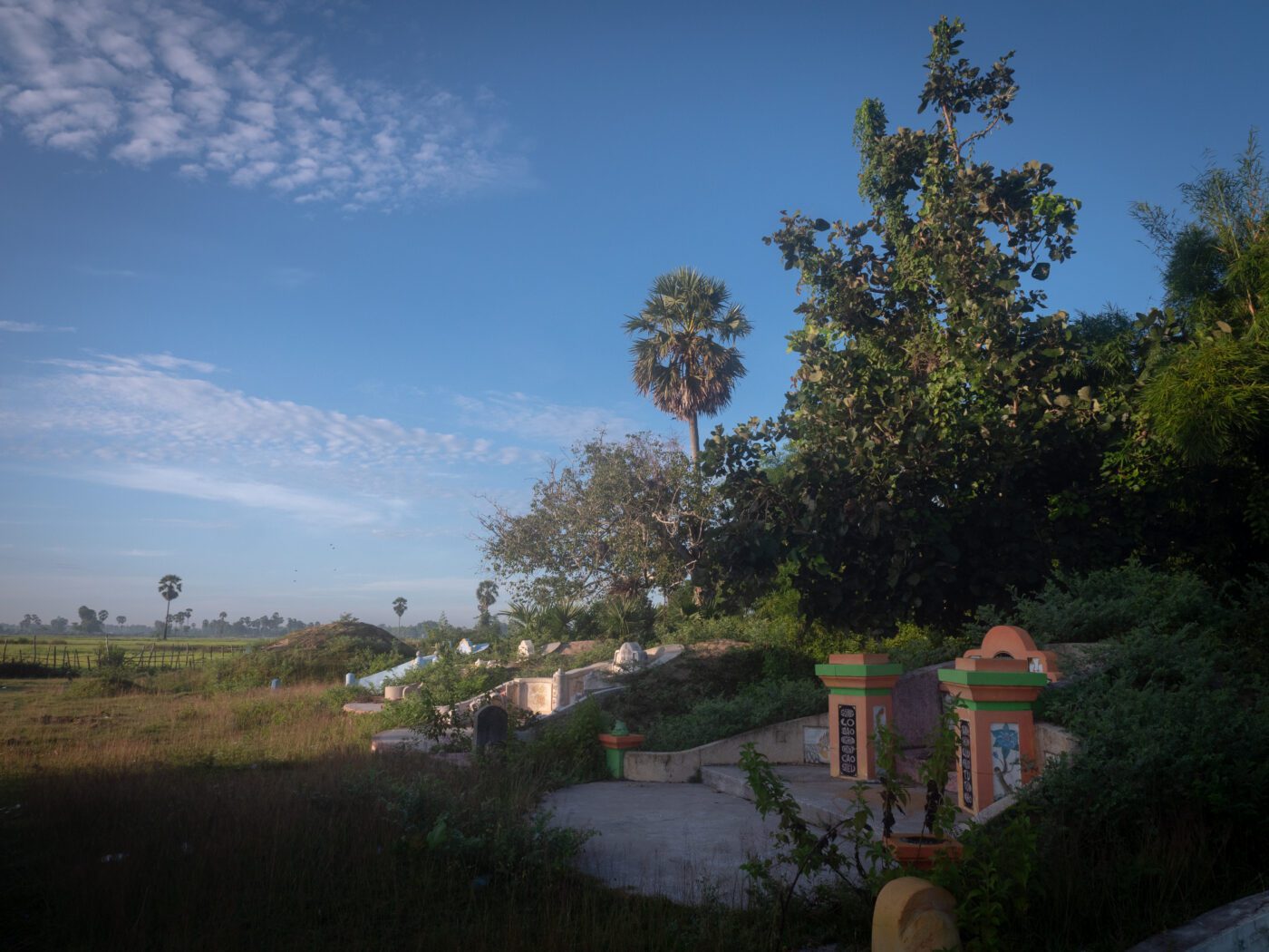 One of the cemeteries used by the Chhnok Trou ethnic Vietnamese community. (CamboJA/Jack Brook)
