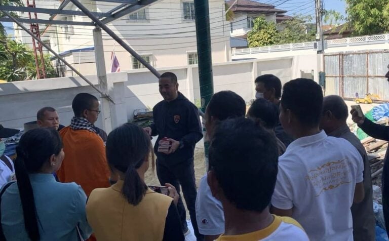 Thai authorities checking the documents of Cambodians who joined the Paris Peace Agreement training, where seven people were detained on December 29, 2023. (Supplied)